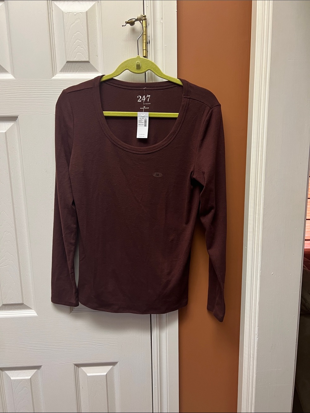 24/7 Long Sleeve Scoop Neck Top in Burgundy